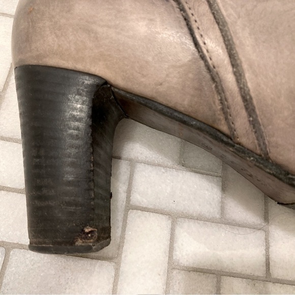 ITALIAN GREY LEATHER BOOTS - Size 7 1/2 (38 1/2) - Picture 6 of 13
